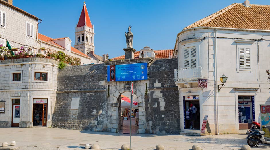 Das nördliche Tor von Trogir, Kroatien